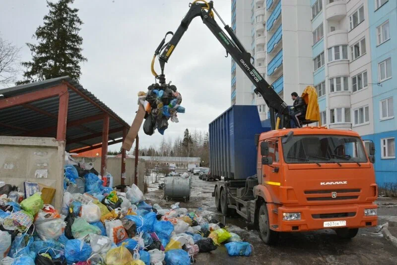 Вывоз бытового мусора в Тихвине с погрузкой в октябре
