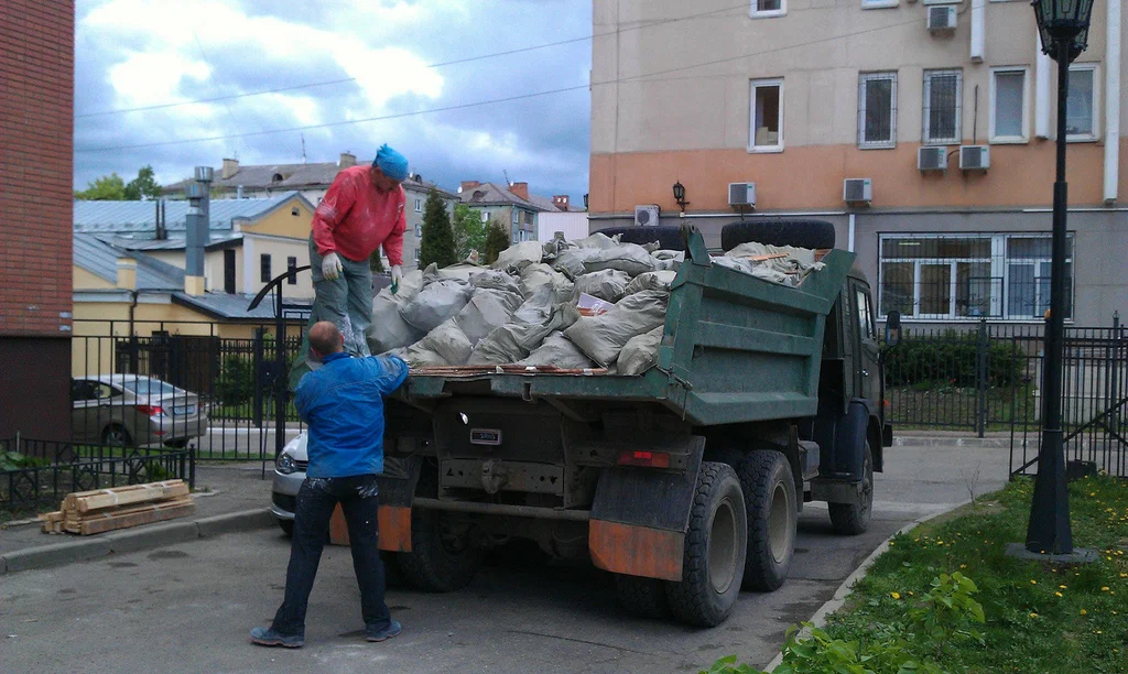 Вывоз строительного мусора в Тихвине от 1748 руб. – ПроМусор