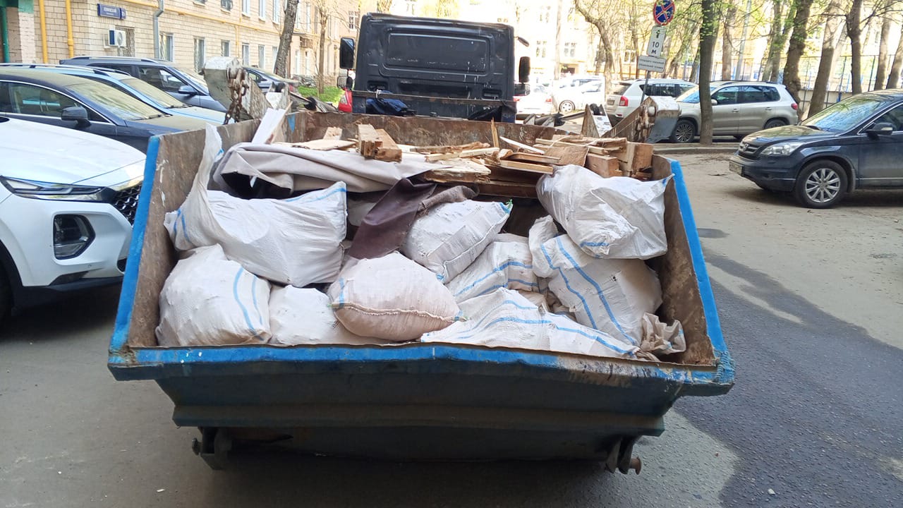 Вывоз мусора из магазина в Тихвине в октябре