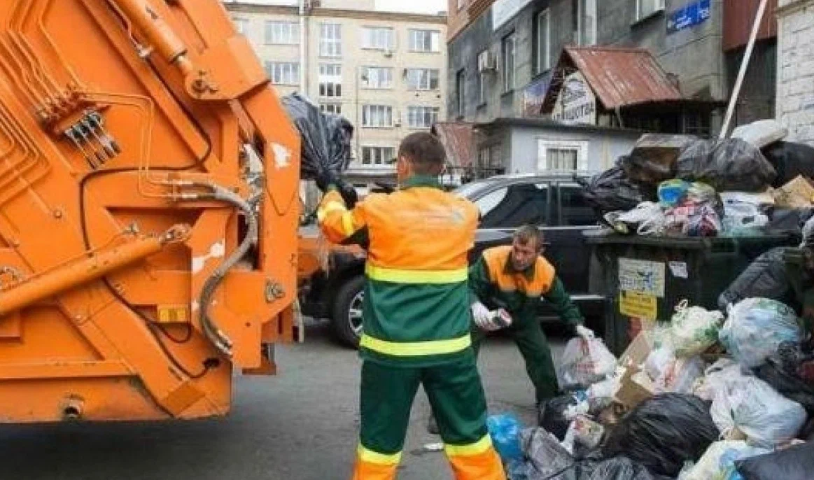 Срочный вывоз мусора в Тихвине от ПроМусор — заказ день в день от 3114 руб., грузчики, цена