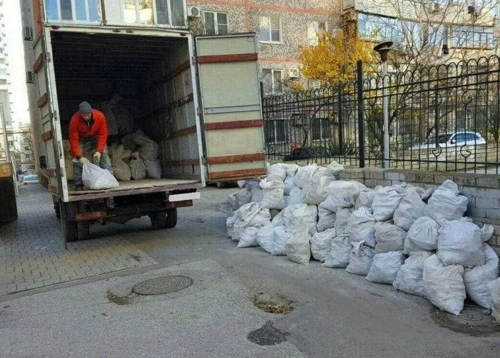 Вывоз мусора после переезда в Тихвине в октябре