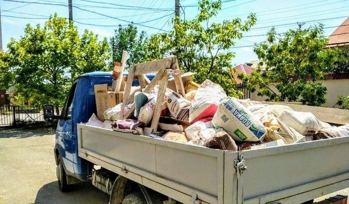 Вывоз мусора Газелью в Тихвине в октябре