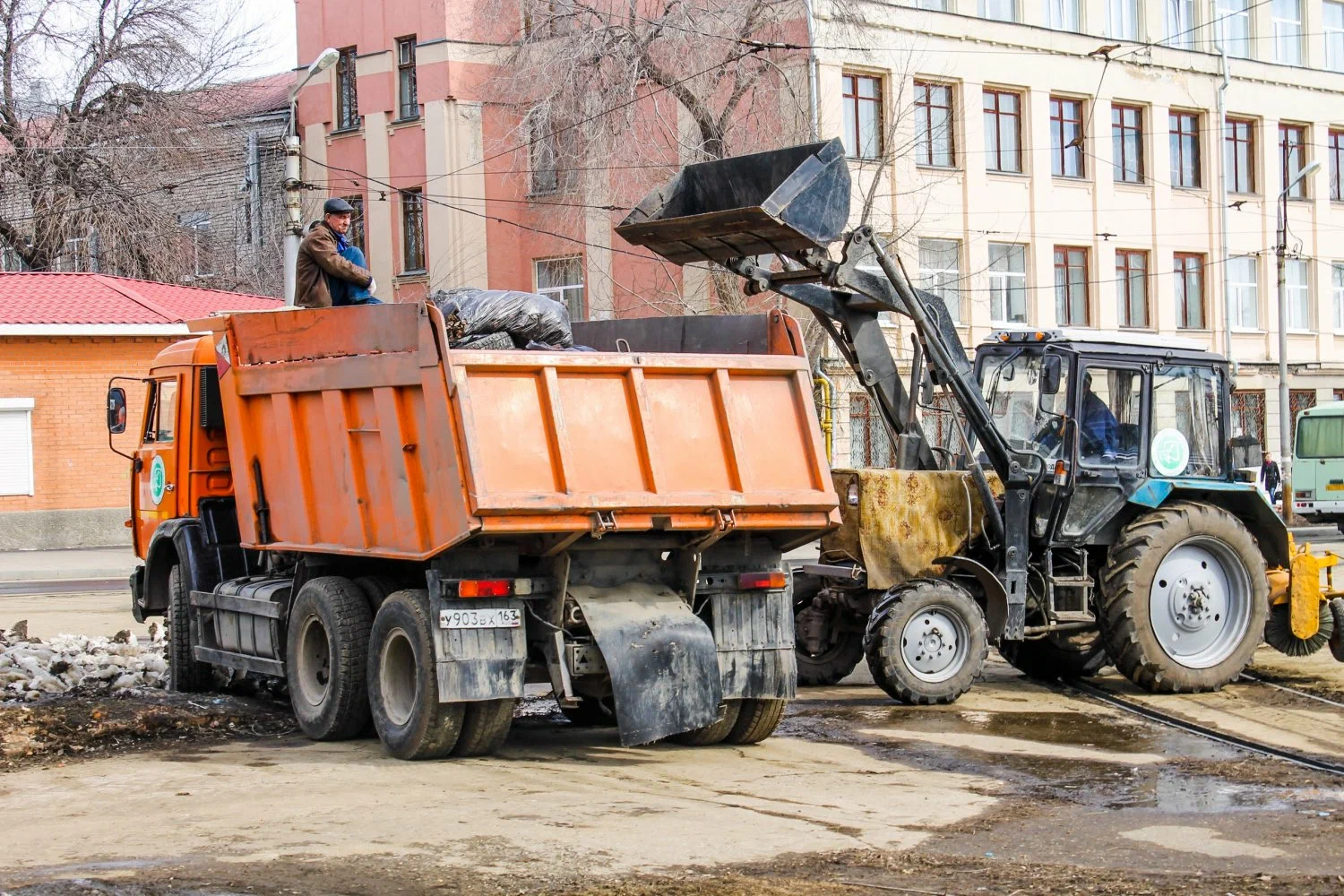 Вывоз мусора Камазом в Тихвине – аренда и заказ Камаза 10 тонн от 2568 руб. в ПроМусор