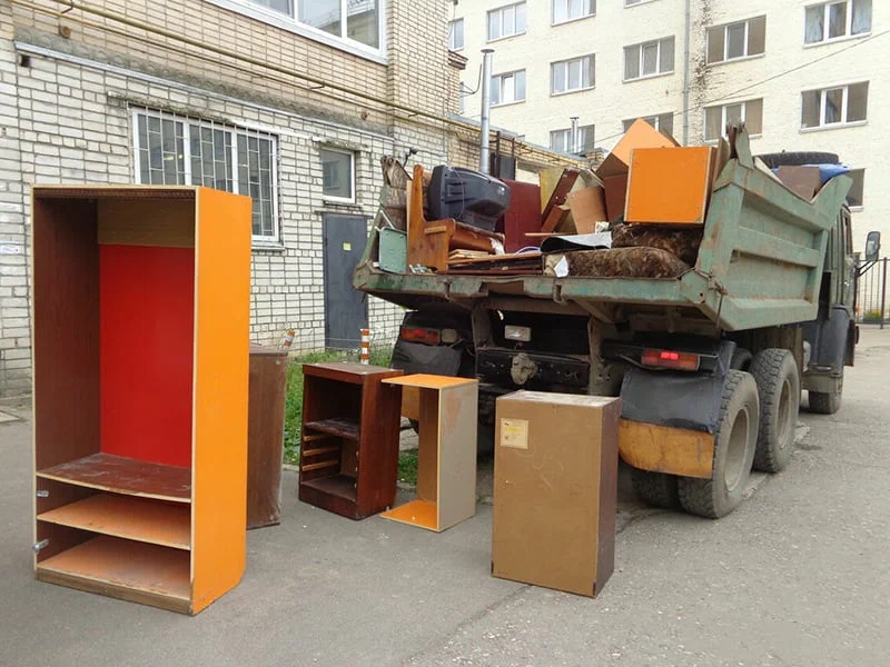 Вывоз шкафа в Тихвине от ПроМусор — недорого, демонтаж, утилизация, вывоз из квартиры от 929 руб