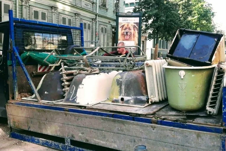 Вывоз старой сантехники в Тихвине от ПроМусор: быстро, недорого от 601 руб., утилизация и грузчики