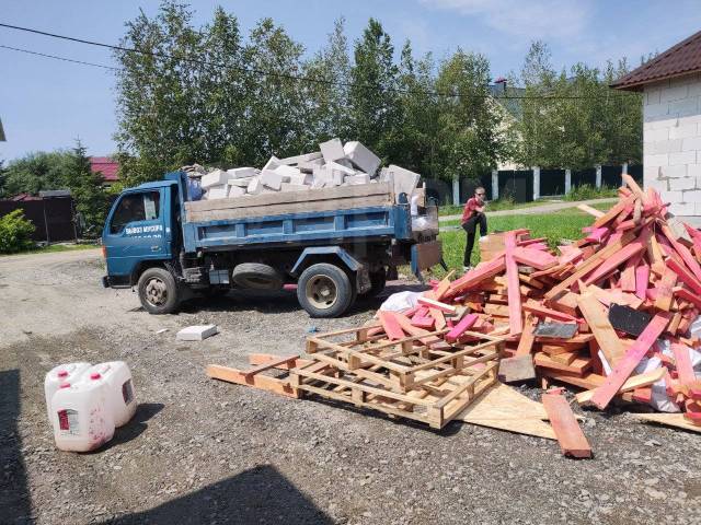 Вывоз мусора с чердака в Тихвине в октябре