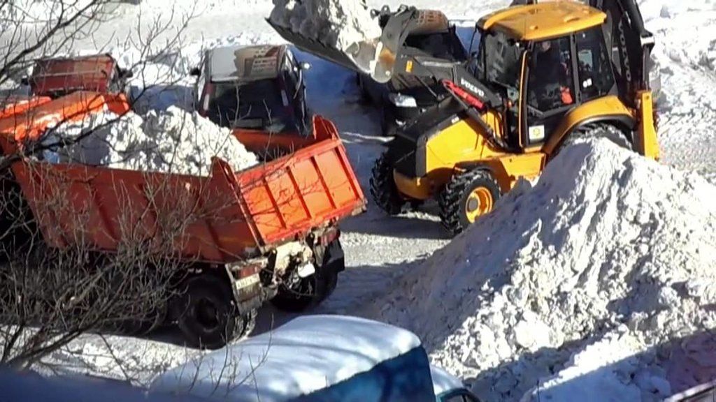 Вывоз снега с погрузкой в Тихвине для организаций и частных лиц в октябре